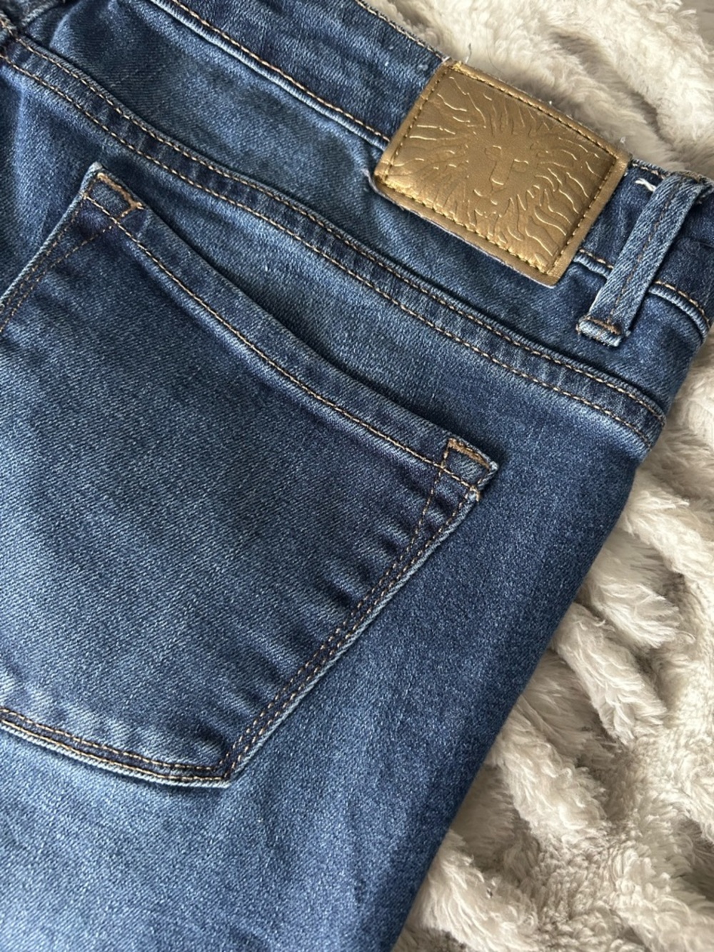 Anne Klein Blue Denim Slim Straight Jeans with Gold Logo Patch
